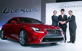 松山英樹選手のメジャー初制覇を記念した、特別限定車hideki matsuyama edition。日本人史上初のマスターズ制覇を達成に相応しい特別感が漂っている。 関連記事 【検証】レクサス新型lsの魅力 〜先代との「10の違い」も é«˜ç´šè»Šãƒ–ãƒ©ãƒ³ãƒ‰lexusãŒãƒ—ãƒ­ã‚´ãƒ«ãƒ•ã‚¡ãƒ¼æ¾å±±è‹±æ¨¹é¸æ‰‹ã¨å¥'ç´„ ä¸–ç•Œã«ç¾½ã°ãŸãæ—¥æœ¬è‚²ã¡ã«æ³¨ç›® ã‚¦ãƒ¼ãƒžãƒ³ã‚¨ã‚­ã‚µã‚¤ãƒˆ 1 2