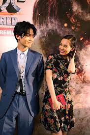 三浦春馬曾與女星水原希子在2015年9月一同到訪香港 出席電影 進擊的巨人 真人版的宣傳活動 getty japanese boy floral skirt japanese