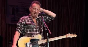 Bruce springsteen, american singer, songwriter, and bandleader who became the archetypal rock performer of the 1970s and '80s. Uupb Rmvdjq9gm