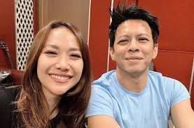 She is an actress, known for habibie & ainun (2012), a diary of letters to god (2017) and jilbab traveler: Bunga Citra Lestari Mesra Peluk Ariel Noah Semoga Jodoh Matamata Com