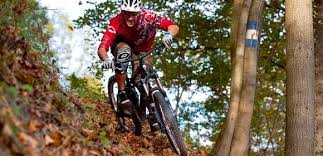 Feuchtes Laub Birgt Gefahren Mountenbike Radfahren