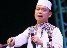 Biodata ustaz das'ad latif mengutip dari akun facebook pribadinya, ustaz das'ad latif lahir pada 21 desember 1973 di makassar, sulawesi selatan. Ustadz Dasad Latif Bukan Saya Yang Tutup Tapi Manajemen Mall Info Sulsel