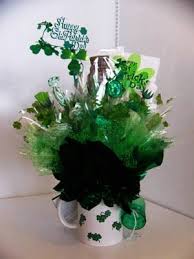 Send a little bit of luck their way with a festive green, white and yellow saint patrick's day bouquet. How To Make A St Patrick S Day Candy Bouquet 3 Boys And A Dog