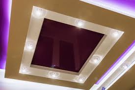Construcao De Tectos Suspensos E Drywall Na Decoracao Do Apartamento Ou Casa Foco Em Estruturas De Carvao Fotos Retratos Imagenes Y Fotografia De Archivo Libres De Derecho Image 89627219