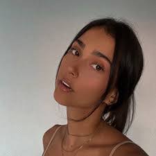 Adriana Ardila's Instagram, Twitter & Facebook