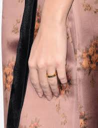 Emily ratajkowski surprised us all when she announced her marriage to producer sebastian. Emily Ratajkowski Says Husband Did Not Suggest With A Ring Newsbeezer