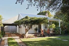 Victorian Weatherboard Surf Cottage Gets Fresh Revamp The Interiors Addict Cottage Cottage Photography Architecture