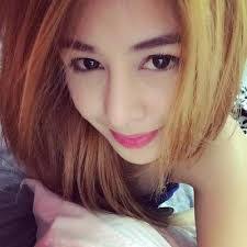 Holly Brubaker's Instagram, Twitter & Facebook