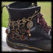 Another steampunk diy video coming your way!follow me on instagram (@tezmaniatv) and on facebook.com/thetezmaniapage for daily updates! Diy Gothic Boots Novocom Top
