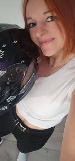 Coucou ! Je me présente moi c'est Jenny 39 ans, toute récente baby motarde  (permis obtenu en mai) Je roule dans le 67 avec ma Kawasaki Z650 ... Ride  safe