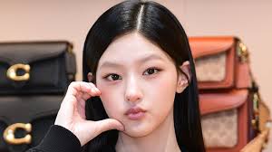 Lee Jung-hoo of the San Francisco Giants contributed to the team's offense  with a long shot and a sc..