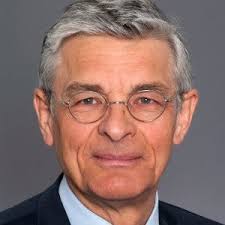 I was invited at the welcome ceremony of the Ethiopian athletes that  participated in Beijing world university championship and to my surprise, I  was honoured by the Addis Ababa Mayor and the