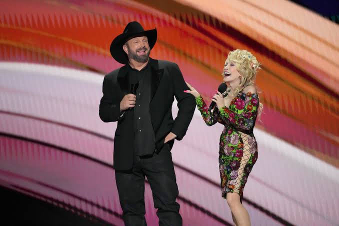 ACM Awards: Dolly Parton leaves Garth Brooks blushing with threesome joke, debuts 'World on Fire' - al.com