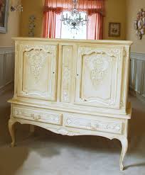 Distressed white furniture adds character and charm to any room in your home. Trend Report Love Chalky Furniture You Re Gunna Love Poet S Waterglass Paint Betterdecoratingbiblebetterdecoratingbible
