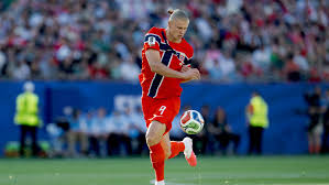 Mbappé-Haaland, primer duelo de luminarias al sol con la cabeza del grupo en juego