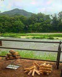 埼玉のキャンプ場 ウォーターパーク長瀞 ドライブ 旅 埼玉 長瀞 荒川 キャンプ ウォーターパーク長瀞 アウトドア 山 空 川 景色 風景 焚き火 drive trip japan saitama nagatoro arak outdoor campsite farmland