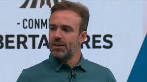 Roger Flores destaca força mental do Botafogo e minimiza quedas no segundo  tempo: 'Sustentar essa imposição em 90 minutos é muito difícil'