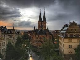 ˈviːsˌbaːdn̩ (listen)) is a city in central western germany and the capital of the federal state of hesse. Wiesbaden Germany Planeta Com