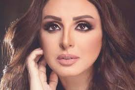 تدور احداث المسلسل حول سحر التي تعود الى اسطنبول للعيش بجوار ابناءها وحمايتهم. Ø§ØºÙ†ÙŠØ© Ù…Ø³Ù„Ø³Ù„ Ø¨Ø§Ø¦Ø¹Ø© Ø§Ù„ÙˆØ±Ø¯ Ù Ø§Ù„Ø­ÙÙ„