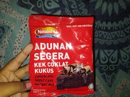 Kalau gambar tadi sebelum celup coklat, ni gambar selepas celup coklat. Adunan Segera Kek Coklat Kukus Dari Noraini S