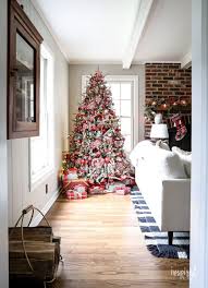 Family Room Christmas Decoration Ideas For Unique And Festive Holiday Decor Christmas Decorating Fam Festive Holiday Decor Family Room Christmas Dining Room