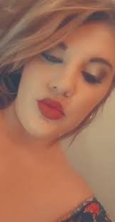 Shelley Crook's Instagram, Twitter & Facebook