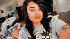 I'm a 31 y/o vegan. 5ft 3inches. Size 7 shoe. I tattoo for work and collect  Furbies and Nintendo handhelds for fun. That's everything about me.