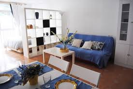 Si tu casa tiene apenas 40 metros cuadrados, aprovechar el espacio será como digo esencial desde la puerta por lo que puedes apostar por separar ambientes de manera. Como Decorar Una Casa Pequena Con Poco Dinero Espaciodeco Com Idea 13908 Como Decorar Mi Casa Decoracion De Interiores Decorar Casas Pequenas