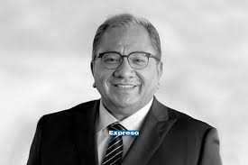 Dios tenga en su santa gloria a don Carlos Anderson. Las condolencias a su  familia.