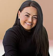 Lia Escobar's Instagram, Twitter & Facebook