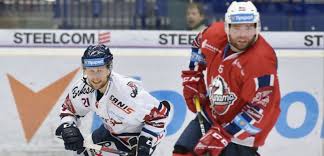Vo veku 32 rokov zomrel český hokejista marek trončinský. Troncinsky Odesel Z Pardubic Do Litvinova Za Porselanda Tyden Cz