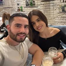 Ustedes creen que la cadenita de verdad te dice cuando estás embarazada y  lo que vas a tener o es un mito. De todos en la casa la única que salía que