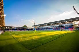 Auf dieser seite sind daten und informationen zu allen heimspielstätten des vereins vasas fc dargestellt. Vasas Hirek Letesztelte Labdarugocsapatunk Az Uj Illovszky Stadiont