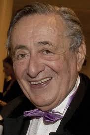 Der österreichische Ex-Bauunternehmer Richard Siegfried Mörtel Lugner (81,  rechts) mit seiner