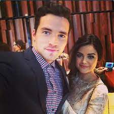 See more ideas about ian harding, ezra fitz. Ian Harding And Lucy Hale Pretty Little Liars Pretty Little Liars Aria Filme Serien
