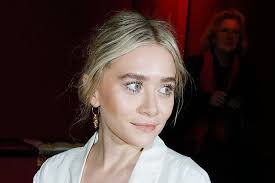 El estilo y las prendas básicas de Ashley Olsen