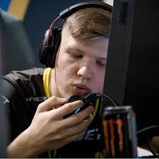 How old is s1mple from counter strike global offensive? What Mouse Is S1mple Using Here Mousereview