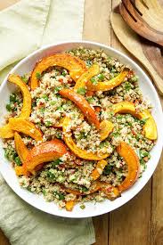 Gerosteter Hokkaido Kurbis Auf Quinoa Salat Rezept Elle Republic Rezept Quinoa Salat Rezepte Quinoa Salat Rezepte