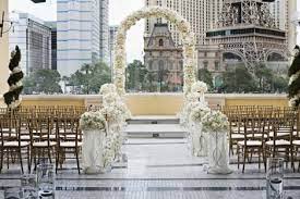 Glass Cylinders With Candles And Flowers Lined The Aisle Of This Las Vegas Rooftop Wedding Vegas Wedding Venue Las Vegas Wedding Venue Rooftop Wedding