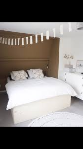 spiced honey nis geverfd en een bed ombouw gemaakt bed