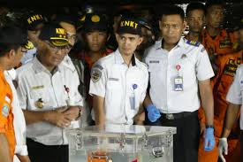 Ketua komite nasional keselamatan transportasi (knkt) tatang menyebut bahwa status terakhir dari pesawat komersial sukhoi superjet 100 dengan nomor penerbangan ra 36801 adalah distress alias hilang kontak. Knkt Masih Terus Cari Cvr Bagian Kotak Hitam Antara News Sumatera Barat