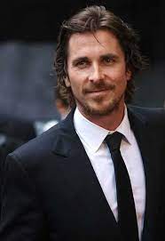 John connor, c.bale's going full drug addict on us for his new role in david o. 20 Celebrity Hommes Aux Cheveux Longs Christian Bale Long Hair Long Hair Styles Men Christian Bale Beard