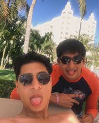 🌴🧑‍🧒‍🧒🧑‍🧒‍🧒🍃