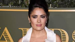 Ihre fans lieben ihren natürlichen look. Salma Hayek Im Sexy Bikini Dieser Schnappschuss Gefallt Mehr Als 2 Millionen