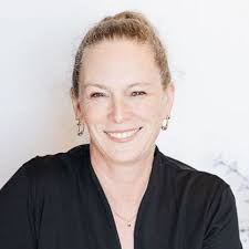 Lead With Love: McDermott, Adie: 9781923008281: Amazon.com: Books