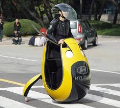 Hyundai E4u Un Transporteur Electrique En Oeuf Vehicules Futuristes Vehicules Electriques Voiture Futuriste