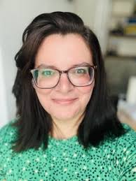 Jen Bower's Instagram, Twitter & Facebook