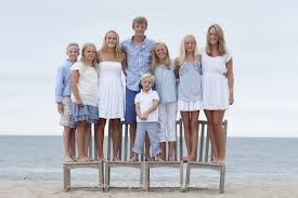 39 Lovely Beach Family Photos Clothing Ideas Family Beach Pictures Outfits Family Picture Outfits Family Photo Outfits
