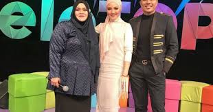 Fesyen baju raya 2017 | rindu nak aktif jual baju raya , rindu dengan hazanis fashion. Showbiz Tv Host Awal Ashaari To Replace Comedian Nabil Ahmad On Meletop