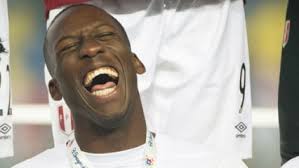 He began his study of the martial arts at the age of 8. Luis Advincula Rayo Vallecano Spielerprofil Kicker